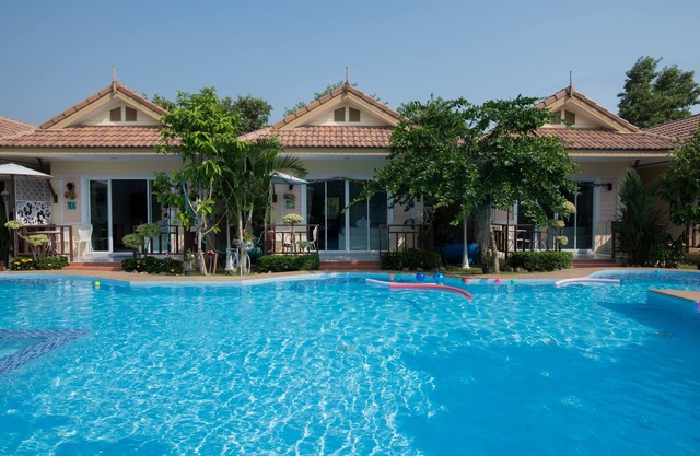 Charm Resort Cha-am