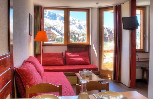 Charmant 2 pièces avec balcon, plein Sud, centre station, idéal pour 4 personnes, proche commodités - FR-1-634-37