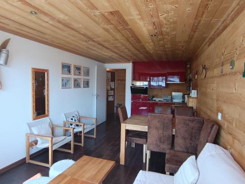 Charmant appartement chalet rénové, 4-6 pers, situé à 100m des pistes à Montgenèvre - FR-1-445-162