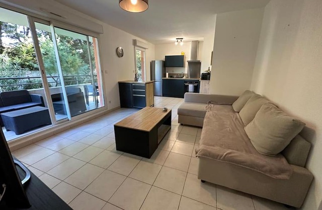 Charmant Appartement Terrasse, Calme et Confort
