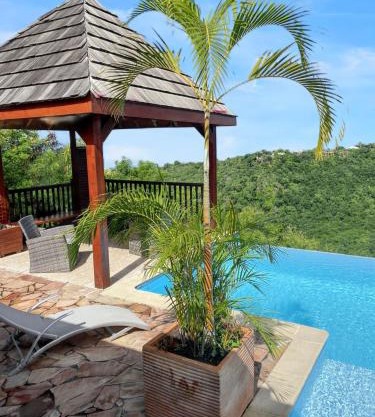 Charmant Bungalow avec vue sur la mer à Marigot, 60 m², piscine.