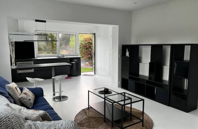 Charmant Logement Contemporain Très Lumineux
