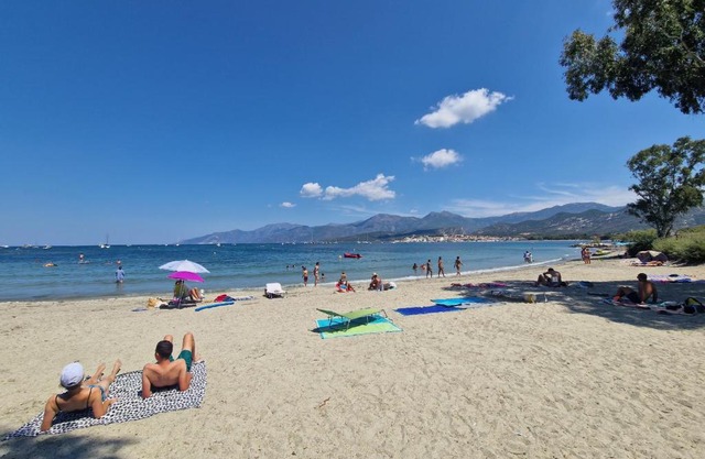 Charmant logement avec piscine à 300 m de la plage