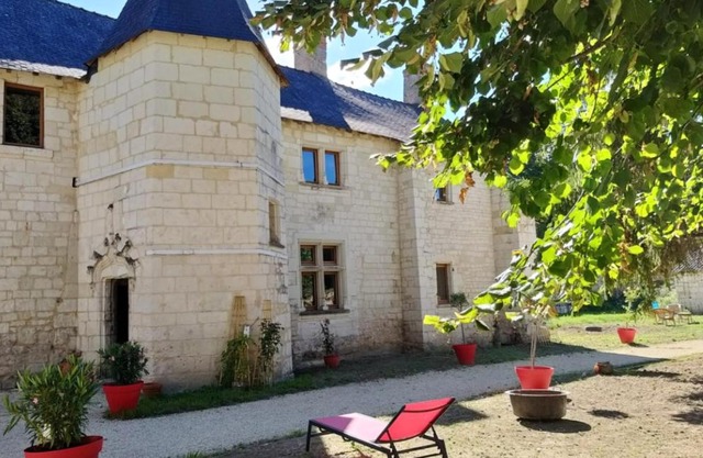 Charmant refuge à Courchamps, terrasse et jardin
