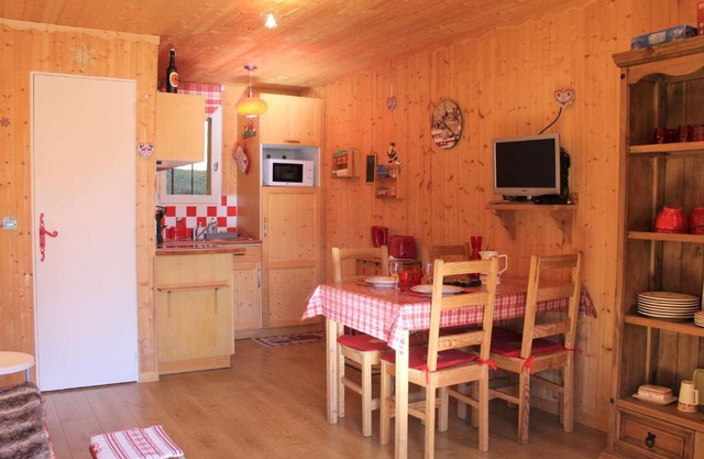 Charmant studio à Vars Les Claux, proche commodités et pistes, balcon en rez-de-chaussée - FR-1-330B-130