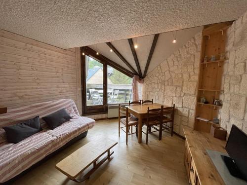 Charmant studio avec balcon, au pied des pistes et commerces à Laveissière - FR-1-787-44