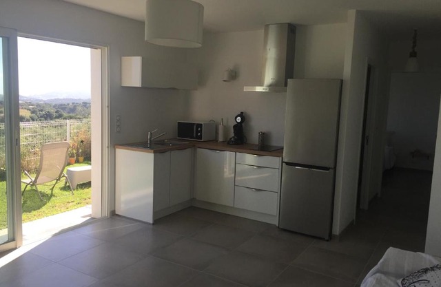 Charmant T2 en rez de villa, neuf, tout équipé, indépendant avec jardin attenant