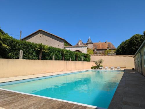 Charmante Maison de Campagne avec Piscine Chauffée en Charente - FR-1-653-278