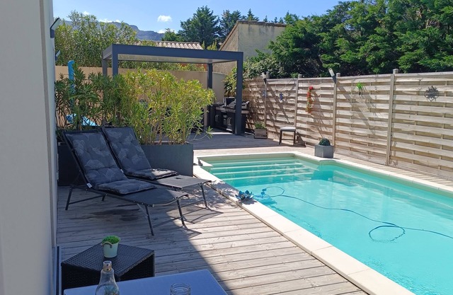 Charmante Maisonnette en Provence Avec Piscine