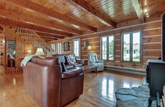 Charmante, spacieuse maison canadienne/Charming and very spacious Canadian house