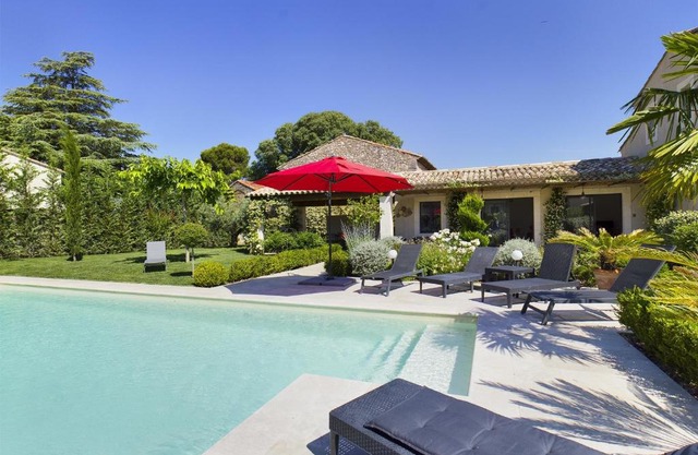 Charmante Villa à Eygalière avec Piscine, Jardin Arboré et Climatisation - FR-1-599-19