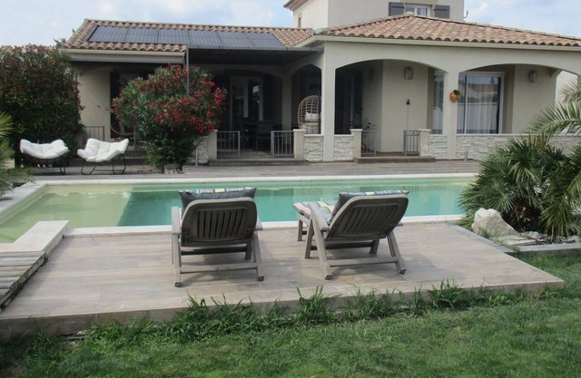 Charmante Villa Avec Piscine Chauffée