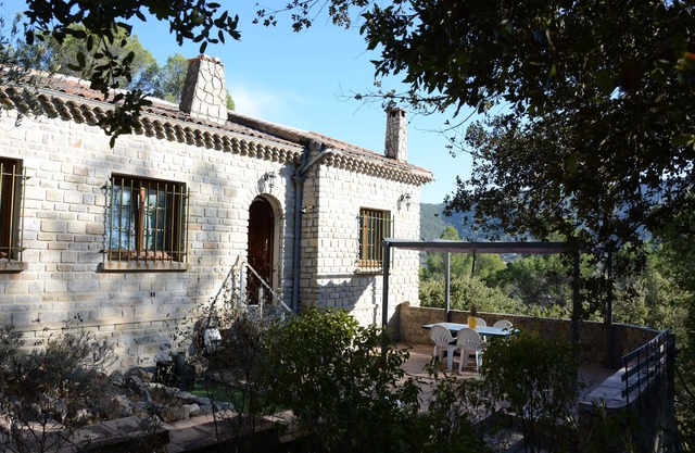 Encantadora villa de piedra, 5/6 personas, piscina privada, propia 16000sqm. Ver.