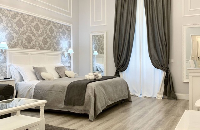 Charme & Chic Luxury