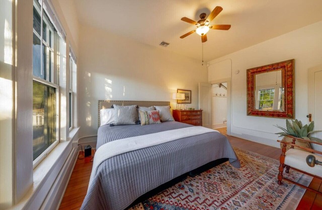 Charmer / 3 Blocks from U of A / 1 BR 1 BA / Sleep 3
