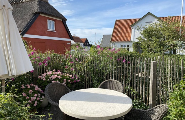 Charmerende villa i Hornbæks gamle fiskerleje. Tæt ved stranden og havnen.