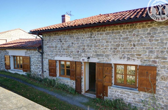 Casa rural Essertines-en-Châtelneuf, 2 dormitorios, 6 personas