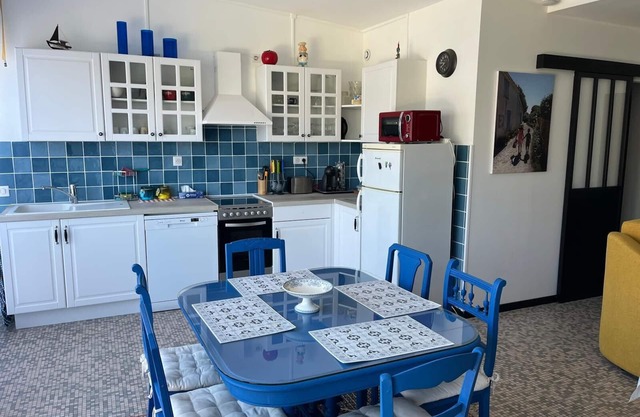 Charming ground-floor apartment 150m from the beach