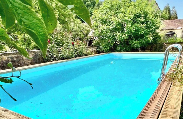 Charming house for 14, pool and indoor hottub