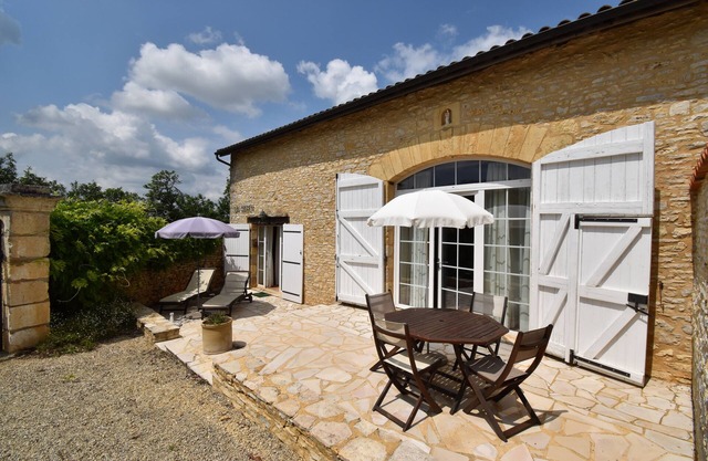 Charming house with shared heated swimming pool and landscaped park