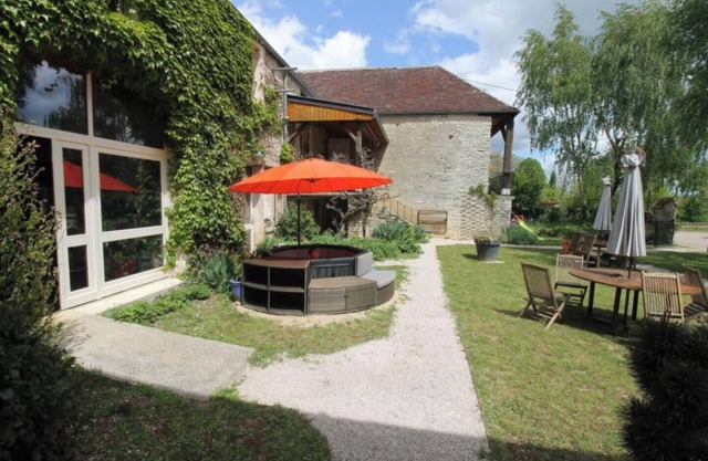 Charming Maison d'Hôtes in a 13th-century farmhouse in Burgundy