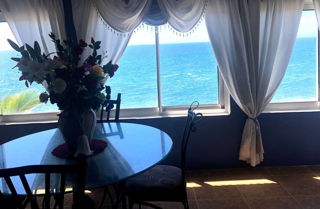 Charming 1-Bed Apartment in Sint Maarten