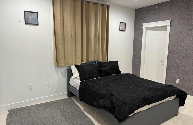 Charming 1-bedroom in a house with AC, WiFi in Langley Township, Room in a house
