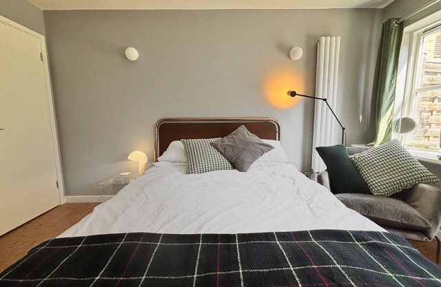 Charming 1 bed flat with extra study