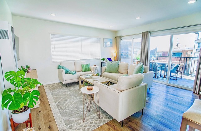 Charming 1-bedroom beach house in downtown Manhattan Beach steps from the sand