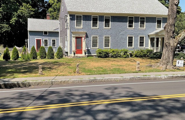 Charming 1-bedroom apartment in desirable North Falmouth Village.