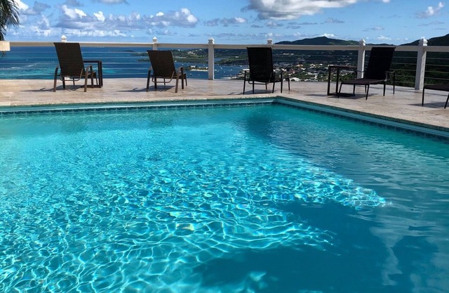 Charming 1 Bedroom: Bougainvillea Suite