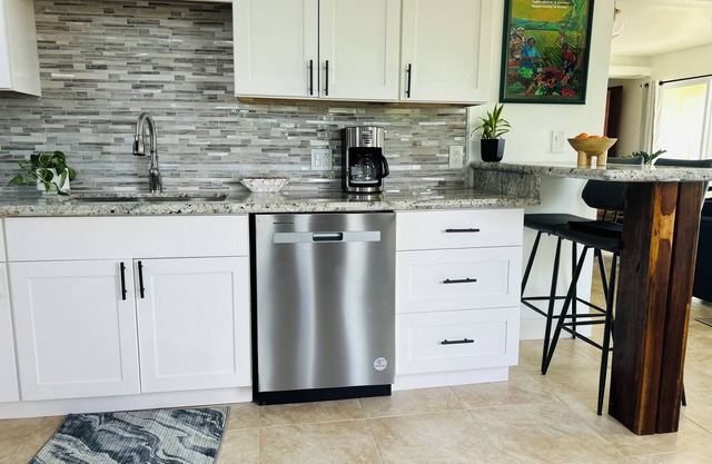 Charming 1-bedroom apartment in Christiansted overlooking the Caribbean Sea