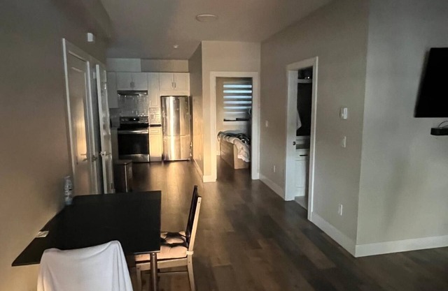 Charming 1-bedroom apartment with WiFi, AC in delightful Abbotsford