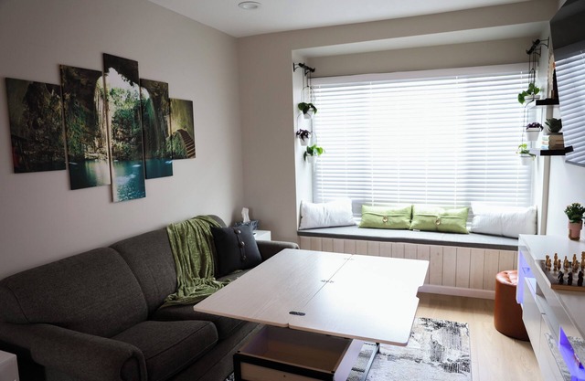 Charming 1-bedroom apartment in Royal Oak with AC, WiFi