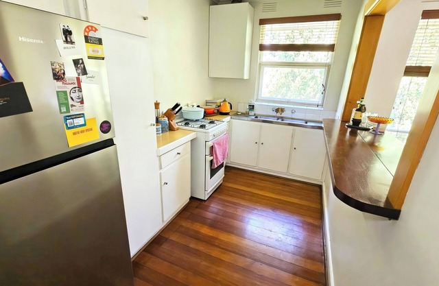 Charming 1-bedroom apartment in enchanting St Kilda with AC, WiFi