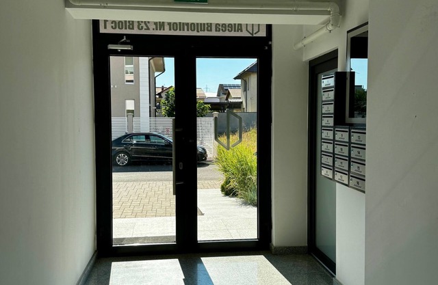 Charming 1-bedroom apartment in serene Ploiesti with WiFi, AC