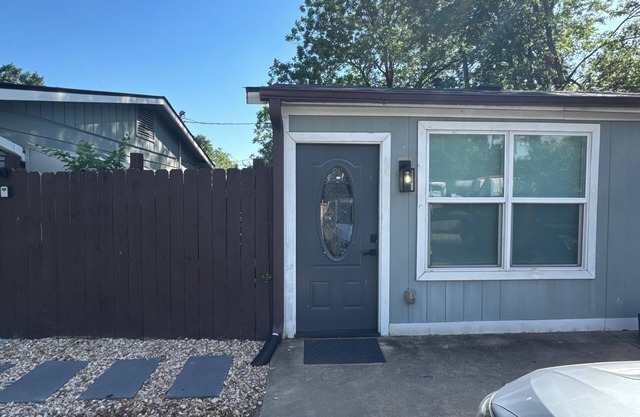 Charming 1-bedroom apartment off N Lamar