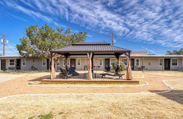 Charming 1-bedroom apartment in Gated Community & Onsite Laundry Odessa