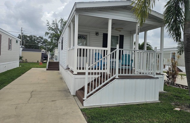 Charming 1-bedroom cottage in delightful Bradenton with fitness room, AC