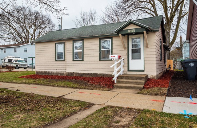 Charming 1-bedroom cottage close to the downtown La Crosse area!