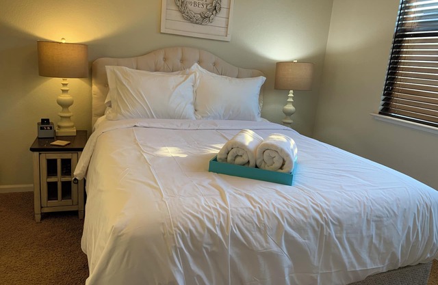 Charming 1-bedroom condo in awesome Modesto with WiFi, AC