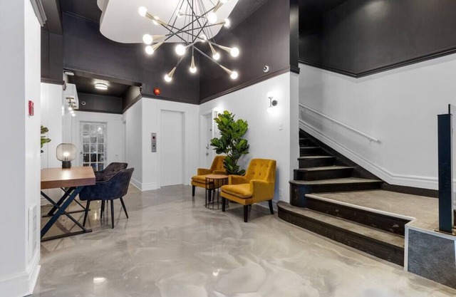 Charming 1 bedroom Hotel in Montreal- AAA LOCATION