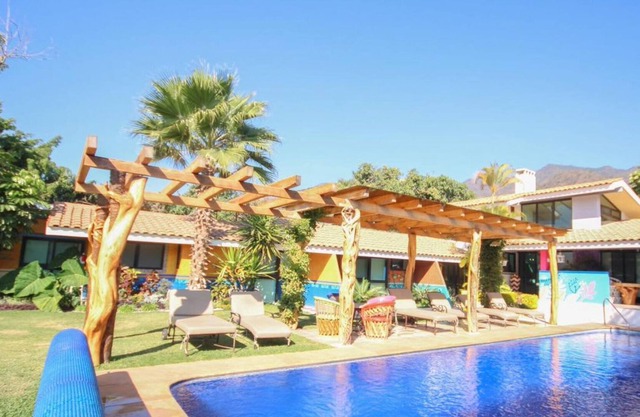 Charming 1 Bedroom Hotel With Pool View