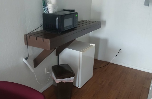 Charming 1-bedroom hotel with AC, WiFi in delightful Mayo