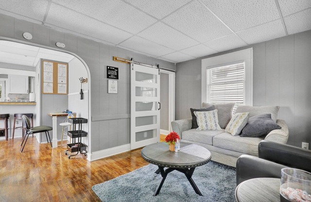 Charming 1 Bedroom House in Lansing, MI
