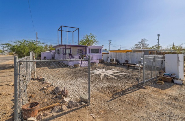 Charming 1-bedroom house with AC, WiFi in arts destination Bombay Beach