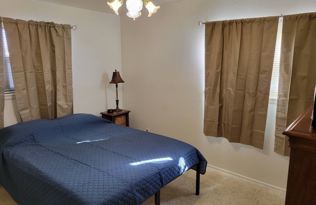 Charming 1-bedroom house with AC, WiFi in adorable Odessa centrally located.