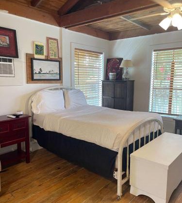 Charming 1-Bedroom Oasis in Lafayette - Perfect for a Cozy Getaway