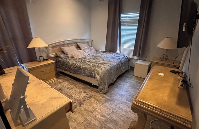 Charming 1-bedroom room with WiFi, AC ,private bathroom and entrance