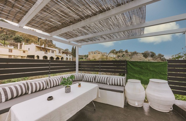 Charming 1 bedroom Rural House with outdoor BBQ.